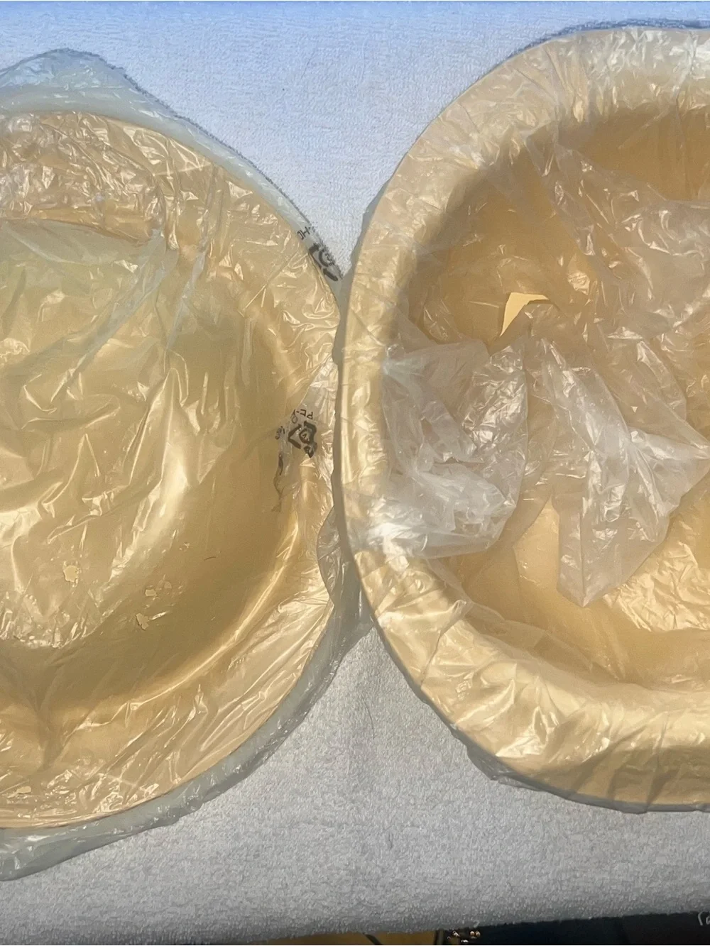 Vintage New Tupperware Ovenworks 2qt ROUND casserole, lid and seal Yellow 2 qt